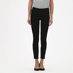 Gap Mid Rise True Skinny in Black